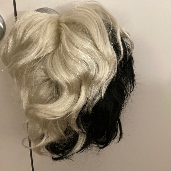 Cruella Deville Wig - 101 Dalmatians - Picture 1 of 2